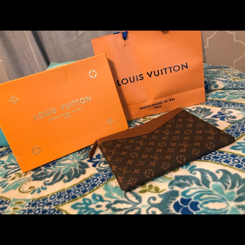 Louis Vuitton Daily Pouch